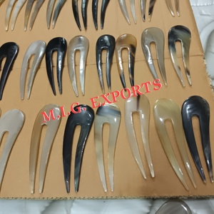 Épingles à cheveux en corne de buffle naturelle noire - Écologiques, DIY, modernes, faites à la main, imitation antique, art populaire, mariage, Uttar Pradesh - Product Image 1