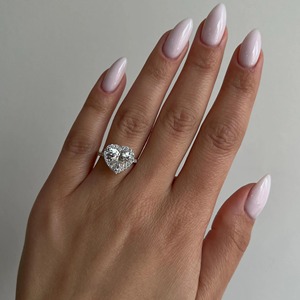 Anillo de Compromiso con Cristal Tallado en Forma de Corazón para Mujer, Plata 925 con Baño de Rodio, Engaste de Puntas en Racimo, Estilo Floral, Certificado IGI - Product Image 3