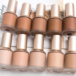 รองพื้นเนื้อลิควิด 10 เฉดสี แมตต์ ปกปิดปานกลาง ติดทนนาน 30 มล. สำหรับผิวมัน ปรับแต่งได้ ผลิตภายใต้แบรนด์ของคุณเอง - Product Image 4