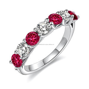 แหวนมอสซาไนต์สีแดงทับทิมและสีขาวทรงกลมประดับหลายเม็ด เงินแท้ 925 เครื่องประดับหรูหราสำหรับงานหมั้นและงานแต่งงาน - Product Image 1