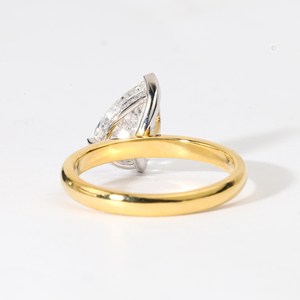 Bagues de fiançailles, de mariage et d'anniversaire classiques en or blanc 18 carats de haute qualité, sur mesure, avec diamant de laboratoire VVS E taille poire, cadeau idéal pour les fêtes - Product Image 3