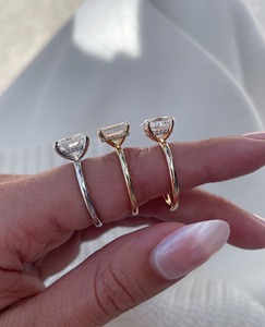 Anillo de compromiso de oro amarillo de 14K con diamante cultivado en laboratorio de 2 quilates, corte oval esmeralda y cojín, halo oculto y 4 garras. Elegante regalo. - Product Image 2