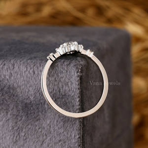 Anillo de compromiso de diamantes cultivados en laboratorio con diamantes de corte hecho a mano Halo ecológicos para aniversario ético Su colección Crete - Product Image 5