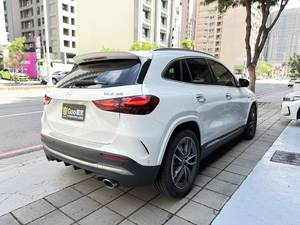 Mercedes-Benz GLA 35 AMG 2021 Usado - Product Image 3