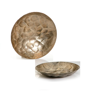 Bandeja de Servir de Aluminio Hecha a Mano con Diseño Moderno para Decoración de Mesa Tradicional y Contemporánea - Product Image 2