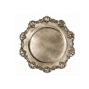 Assiette de présentation ronde vintage en métal martelé avec motif végétal, design solide fait main, écologique, pour vaisselle de mariage - Product Image 4