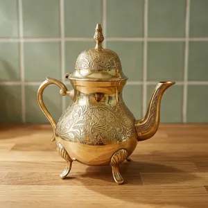 Théière en laiton de style moghol, artisanale, gravée de motifs floraux, service à thé décoratif traditionnel, théière en métal artisanale - Product Image 5