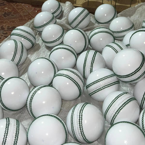 ลูกคริกเก็ตสีขาวดำ ขนาดสำหรับผู้ชาย ผู้หญิง และเยาวชน - Product Image 1