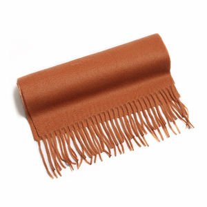 Bufanda de invierno personalizada Kivotech 100% acrílica, bufanda tejida a mano de alta calidad, elegante y cálida para unisex. - Product Image 5