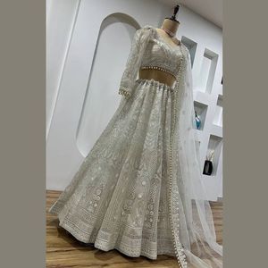 Lehenga Choli de créateur pour femmes, orné de paillettes et de broderies Dori, idéal pour les mariages et les fêtes, avec dupatta à bordure perlée. - Product Image 4