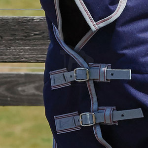 Couverture pour chevaux de haute qualité, durable, imperméable, doublure chaude, ajustement confortable, toutes saisons, 4 sangles pour les pattes, plusieurs options - Product Image 5