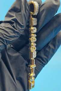 จี้ตัวอักษรแนวตั้งแบบกำหนดเอง ประดับเพชรเต็มตัว จี้เงินแท้ 925 สไตล์ฮิปฮอป จี้แร็ปเปอร์ จี้แบบเต็มตัว เหมาะสำหรับเป็นของขวัญ - Product Image 6