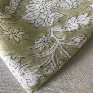 Tissu en coton imprimé à la main – Motif floral Mughal Jaal |   Base vert olive avec impression blanche - Product Image 1