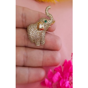 Magnifiques boucles d'oreilles en laiton plaqué or de qualité supérieure avec moissanite pour femmes, collection pour mariage. - Product Image 1