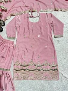 Robe de mariée traditionnelle indienne pakistanaise en soie rose brodée, longueur au sol, coupe classique, avec travail doré - Product Image 3