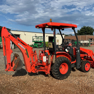 Chargeuse-pelleteuse compacte Kubota B26 4x4, tracteur robuste avec godet frontal, machine d'excavation pour la construction et l'agriculture - Product Image 1