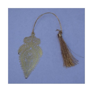 Marque-page en feuille d'argent de haute qualité avec pompon en métal laiton Page marqueur cadeaux pour les amateurs de livres personnaliser les signets en gros - Product Image 6