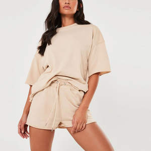 Conjunto de Verano para Mujer Hecho de Mezcla de Algodón Suave, Diseñado para un Look Relajado y Elegante - Product Image 1