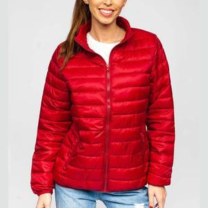 Veste matelassée imperméable et respirante pour femme, avec logo personnalisé, tendances 2026, à capuche, tricotée, effet bulle, rouge, coupe oversize, pour l'hiver et l'automne - Product Image 2