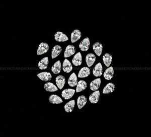 Pierre de mêlée lâche OM GEMS 5.0 x 3.0 mm, taille poire, couleur D, clarté VS, HPHT, cultivée en laboratoire, certifiée IGI, pour la fabrication de bracelets et bijoux - Product Image 3