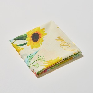 [K-ESSENTIALS] Bandana carré en tissu coton 60s, motif fleur jaune, 50x50cm, doux et réutilisable - Product Image 2