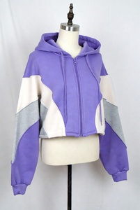 Nouveau design – Sweat-shirt à capuche court surdimensionné personnalisé avec logo pour femme - Product Image 4