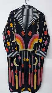 Veste Bohème Noire Brodée Suzani au Charme Artistique pour Femme, Manteau Long d'Hiver avec Broderie Arc-en-ciel Colorée, Lune et Étoiles Célestes - Product Image 3