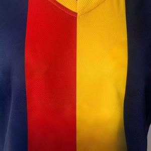 Tenue de football personnalisée en tissu à séchage rapide, maillots et uniformes de football imprimés et uniformes de football simples pour jeunes - Product Image 2