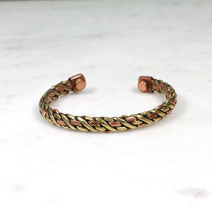 Bracelet manchette tressé en métaux mélangés fait main - Jonc magnétique thérapeutique torsadé en cuivre et laiton pour hommes et femmes - Product Image 5