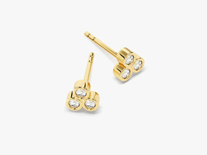 Pendientes de Oro Amarillo de 14K con Tres Piedras Engastadas en Bisel, Diamante Cultivado en Laboratorio, Corte Brillante Redondo, Lujosos - Product Image 3