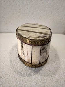 Ensemble de trois boîtes à bijoux en acrylique personnalisées, faites à la main, de luxe moderne, avec incrustations en os et laiton, style Suri - Product Image 5