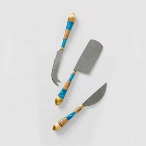 Ensemble de couverts à poignée pour chauffe-buffet en acier inoxydable Manche en bois avec des effets de couleur étonnants Ensemble de trancheuses à fromage en acier inoxydable - Product Image 1