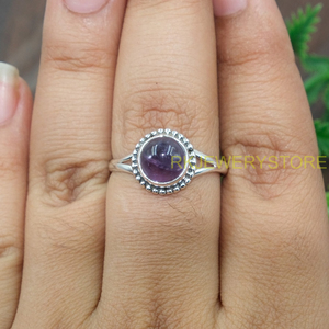 แหวนเงินแท้ 925 ประดับพลอยอเมทิสต์ธรรมชาติทรงกลมแบบคาโบชอง สีม่วง สำหรับผู้หญิง ของขวัญคริสต์มาส - Product Image 2