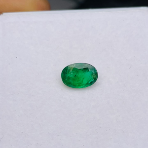 Esmeralda Natural de Zambia, Corte Ovalado, 1.64 Quilates, Grado AAA, Certificada por IGI, Color Verde, para Joyería - Product Image 1