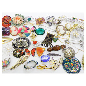 Precios Competitivos, Calidad Superlativa, Set de 50 Broches de Moda Surtidos Unisex de Segunda Mano de China - Product Image 1