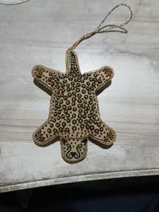 Handcrafted Velvet Heart Shaped Christmas Ornament Embroidered Green Hanging Decoration <b>Gold</b> Leaf <b>Top</b> Customized Size for Decor - Product Image 4