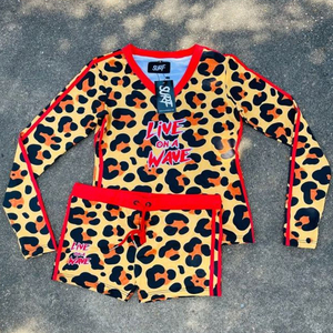 Conjunto de Camiseta de Manga Larga y Pantalones Cortos con Estampado de Leopardo Personalizado, Cuello en V, Secado Rápido, Estilo Casual, Holgado, Ropa de Calle, Traje de Baño para Hombre de Alta Calidad - Product Image 1