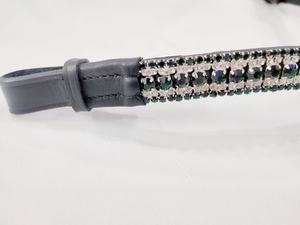 Diadema para Caballo de Cuero Italiano con Cristales Verdes Oscuros y Blancos en Forma de V, Accesorio Ecuestre Premium para Exhibición - Product Image 3