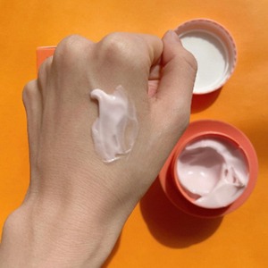 [POUR LA PEAU] ไบรท์โทนครีมมอยเจอร์ไรเซอร์บำรุงผิวหน้า สูตรส่วนผสมจากธรรมชาติ ครีมบำรุงผิวไม่เหนียวเหนอะหนะ - Product Image 1