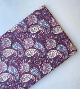 Tissu en coton imprimé cachemire violet chic avec motifs floraux pour robes, couture, quilting, artisanat et projets de décoration intérieure - Product Image 6