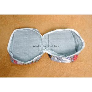 New Stylish 3-Piece with Tassel chain decoration Quilted Fabric Zipper closure Vanity Set Durable Portable Travel Organizer - Product Image 4