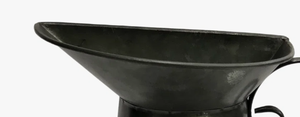 Jarra de metal galvanizado oscuro rústico – Florero vintage con asa de volute para decoración del hogar estilo granja al por mayor - Product Image 3