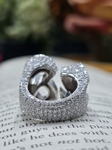 Anillo de Moissanita Clásico Chapado en Oro Blanco Sin Níquel, Diseño Audaz y Brillante, Joyería de Alto Brillo, Número Personalizado 28, Estilo HipHop - Product Image 3