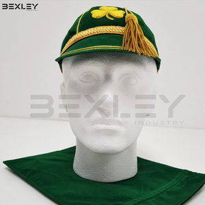 Gorra de Honor de Terciopelo Verde Bordada con Trébol y Trenza Dorada, Premio para Ganadores de Clubes Deportivos Escolares Tradicionales - Product Image 4