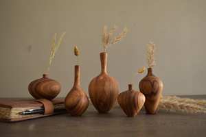 Vase à fleurs artisanal en teck et bambou, petit, style mid-century modern, pour décoration de mariage et de maison - Product Image 5