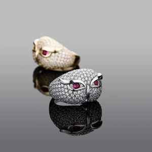 Anillo de Lujo con Diseño de Búho, Oro Blanco, Diamantes, Ojos de Rubí, Corte Brillante Redondo, Piedra Natural Certificada por GIA, Joyería Unisex para Regalo - Product Image 1
