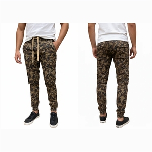 Pantalones Cargo de Camuflaje con Corte Relajado - Product Image 4