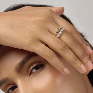 Anillo de media eternidad con esmeralda de 1 quilate y diamantes en forma de pera, simboliza el amor, el compromiso y la belleza, perfecto para bodas, claridad VVS-VS - Product Image 5