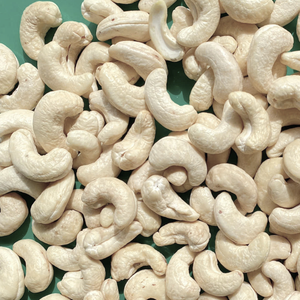 Oferta Especial: Nueces de Anacardo Crudas de Alta Calidad de Vietnam, Disponibles con Empaque de Marca Privada, Santigo, 24 Meses de Vida Útil - Product Image 1