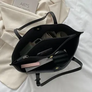Bolso Tote Negro Minimalista de PU con Correas para el Hombro, Parte Superior Abierta, Bolso Casual para Mujer, Uso Diario, Gran Capacidad, Diseño Elegante - Product Image 3
